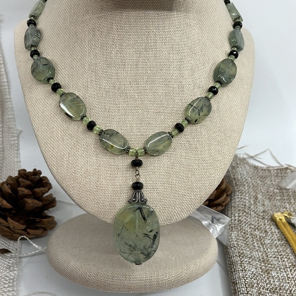 Prehnite Mahakala 💚 Size adjustable, worldwide shipping  🌿Beautiful Vintage Prehnite & Black Beaded Necklace 925 Adjustable Necklace